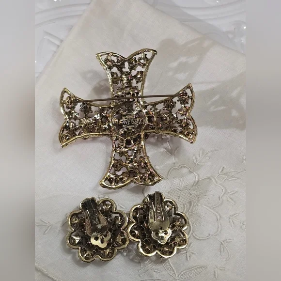 Vintage Weiss Pink Red Rhinestones Maltese Cross Brooch & Clip-on Earrings Set - Picture 5 of 10